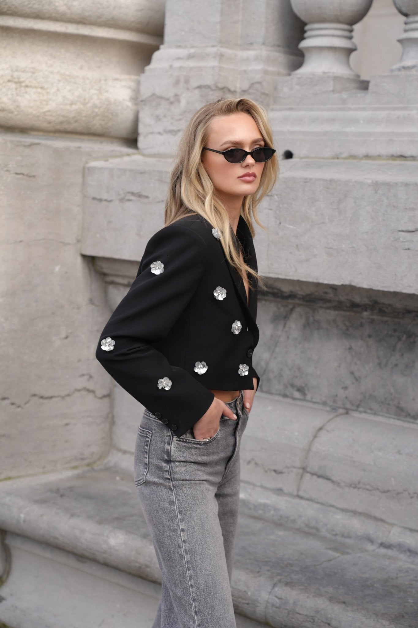 Zwarte Statement Bloemen Cropped - Blazer - Olivia & Kate